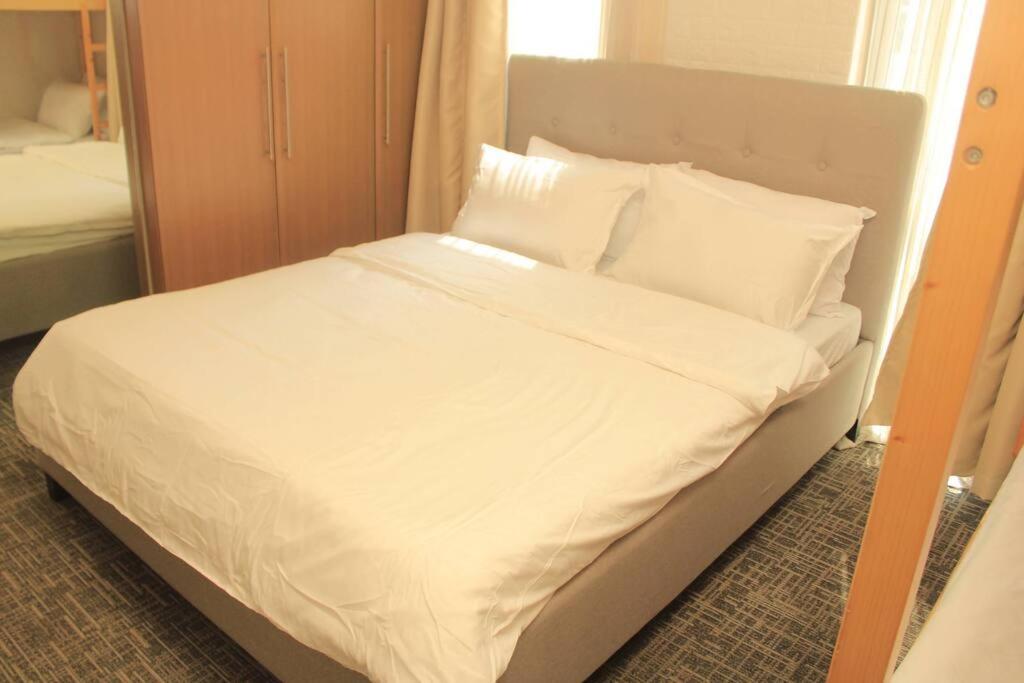 A2J Luxury 1Br Balcony Suite Near Venice Mall Bgc Manila Eksteriør bilde